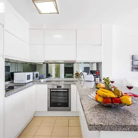 Apartman Front Americas